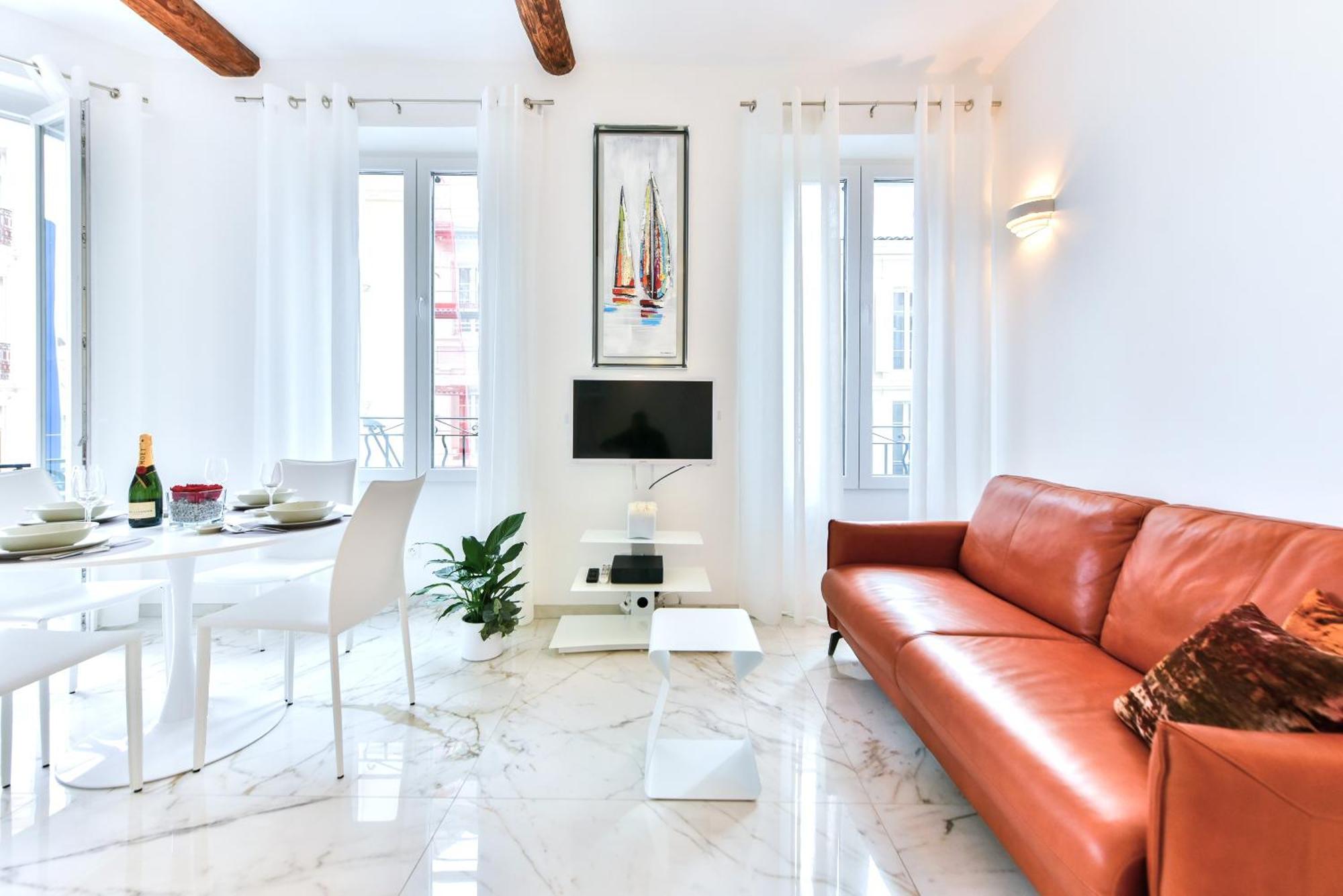 Alba Antibes Street, By Welcome To