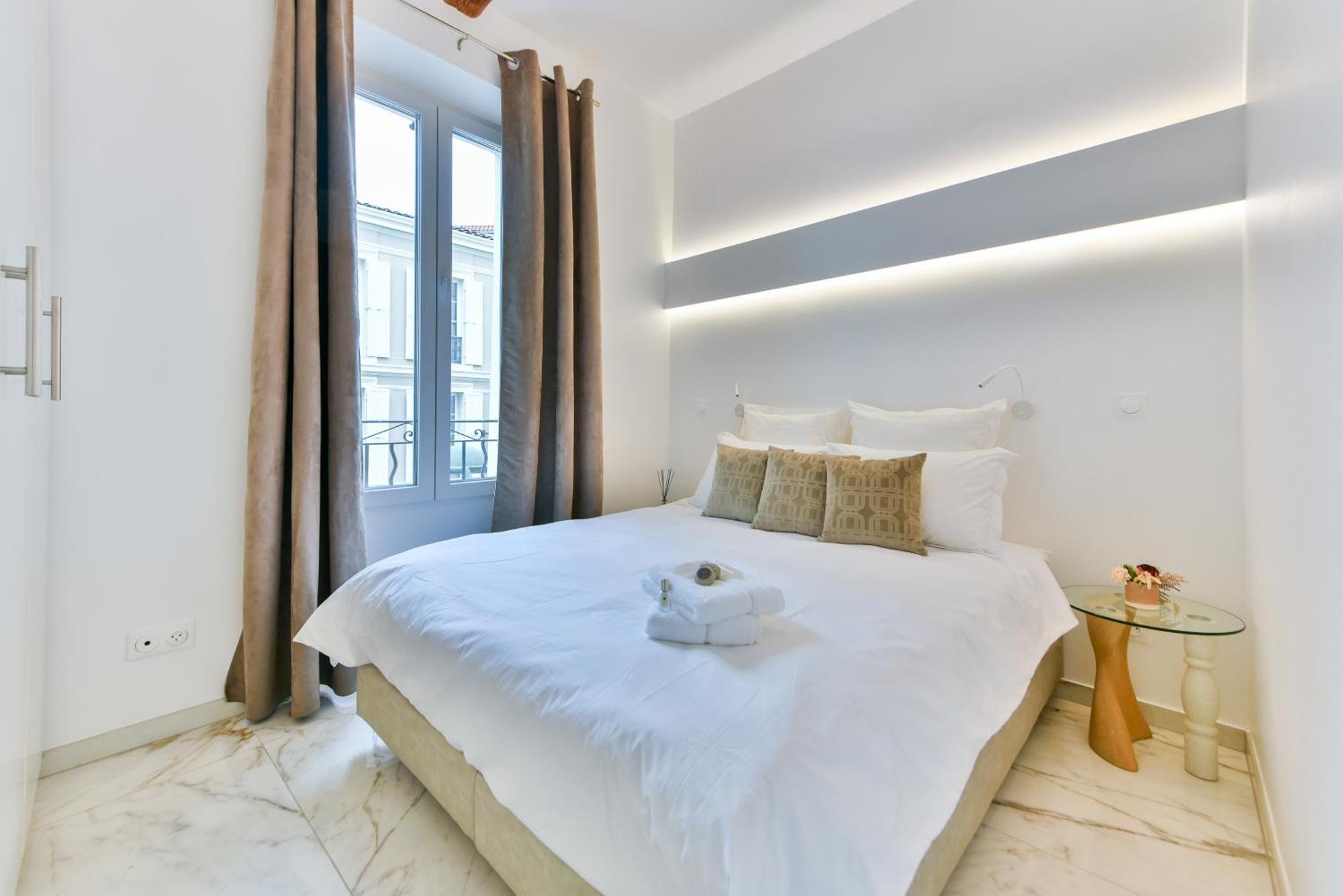Alba Antibes Street, By Welcome To * Cannes